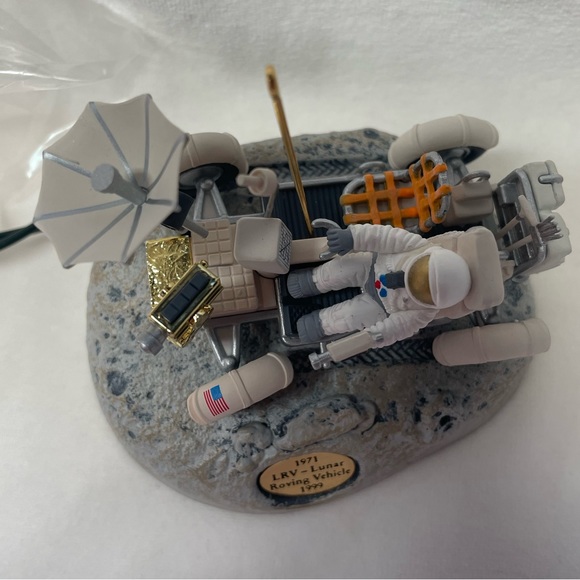 Neil Armstrong Ornament & Lunar Rover Vehicle Ornament - Picture 7 of 13